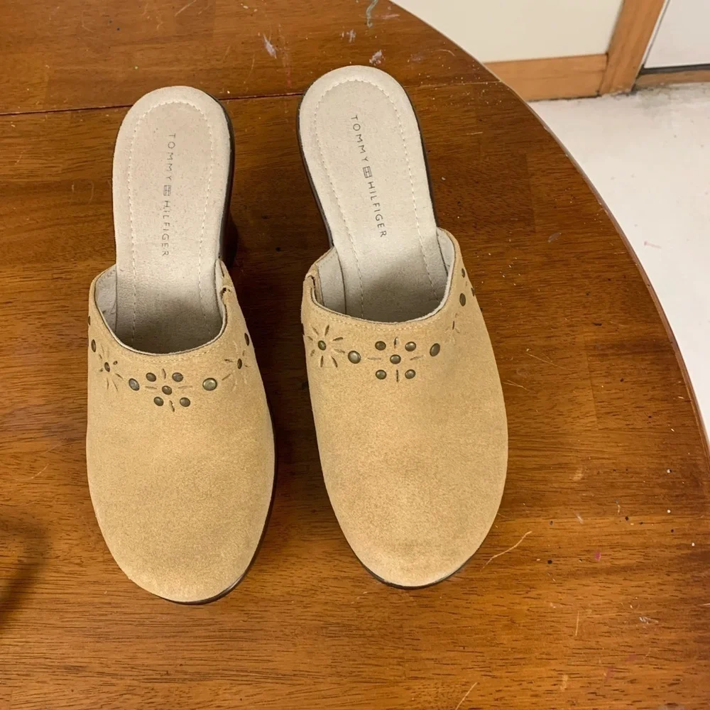 Tommy Hilfiger suede platform mules clogs size 8.5